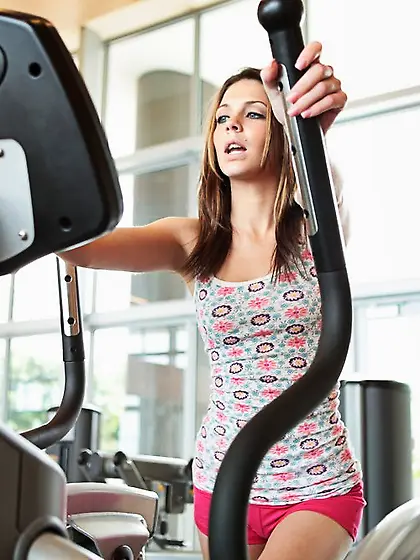 It's time for some nasty working out in a gym,  this lady ta