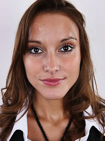 Hot brunette chick eager