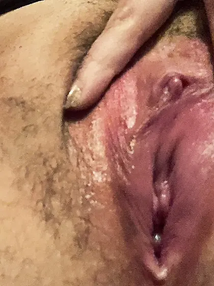 Amateur Wife Hannah Spreads Pussy