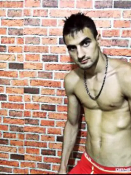 Brunette hugecock perform close