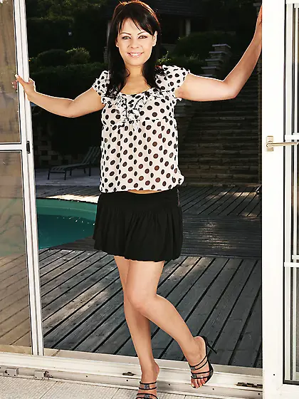 Attractive slutty brunette Rubi Diamond takes off her thongs and