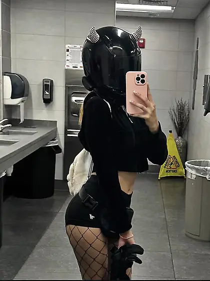 Super sexy 20 yo motor mami