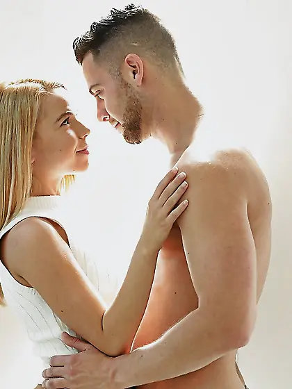 American pretty girlfriend riding cock