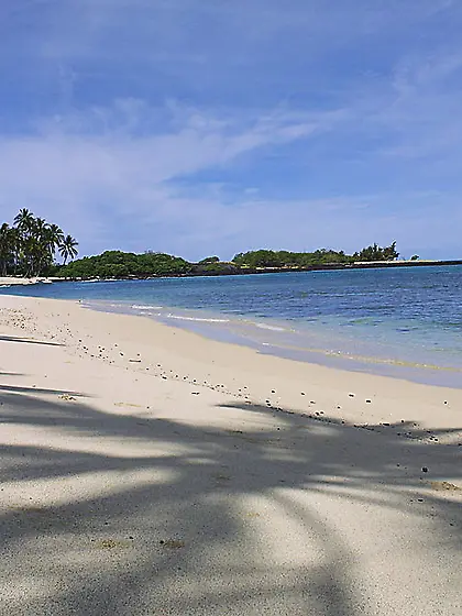 Jessica Jaymes strips her hot lingerie on the beach and shows us