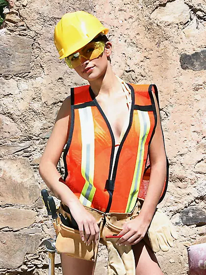 Smoking hot outdoors worker True Tere strips outdoors and shows