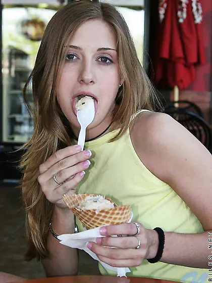 Barely legal teaser Lisa Nubiles in yellow top tempts and teases