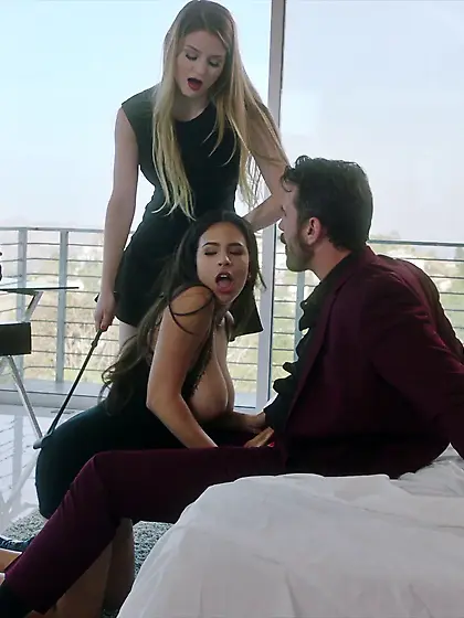 Bunny Colby and Autumn Falls lick each other's pussy while getti