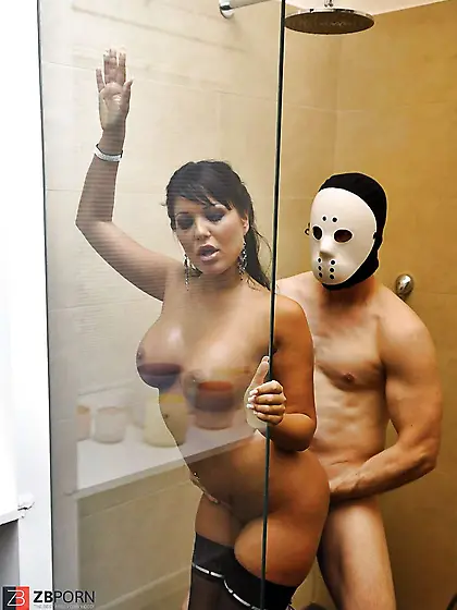 Schlampe wird von fetten Schwanz bearbeitet