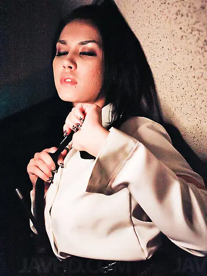 Sweet Asian Maria Ozawa takes off her clothes and rides a nasty