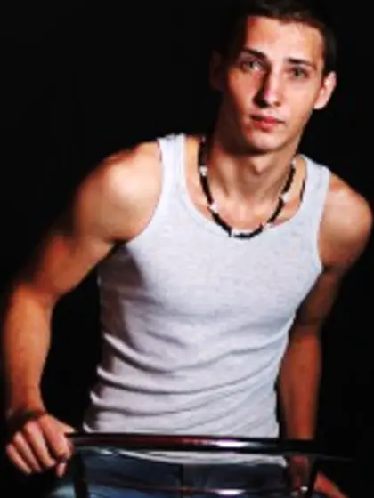 Brunette morton perform close