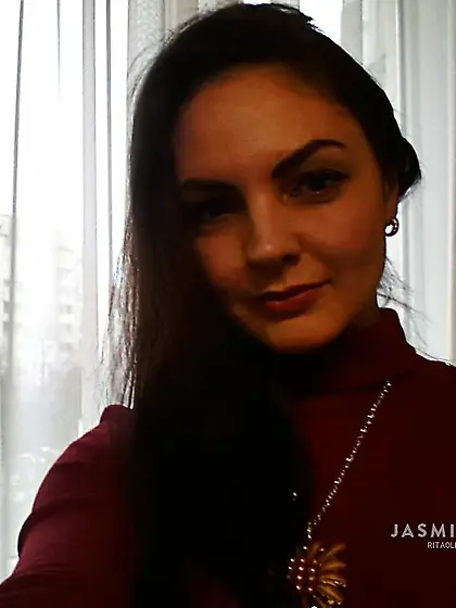 Petite webcam striptease