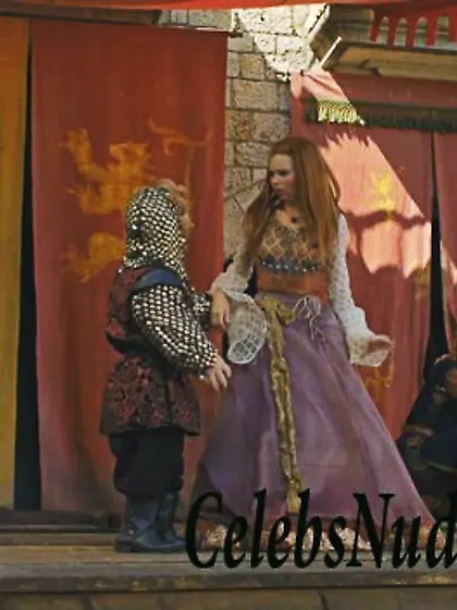 Eline Powell Nude Photos