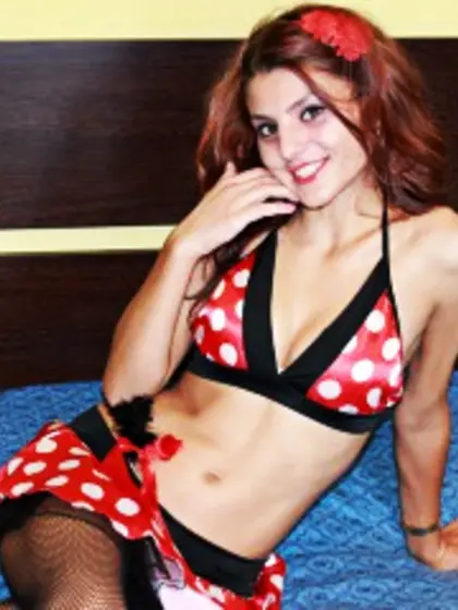 Brunette emmee4u perform anal