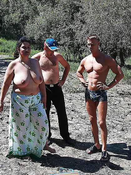 Outdoor big assed mom casting