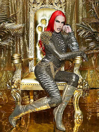 Jeffree Star tattooed makeup twink