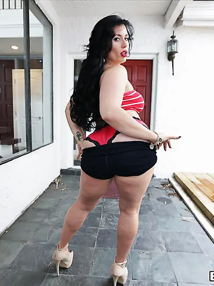 Latina with the beautiful round butt Carmen De Luz enjoys the ha
