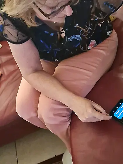 Mom cleavage creepshot