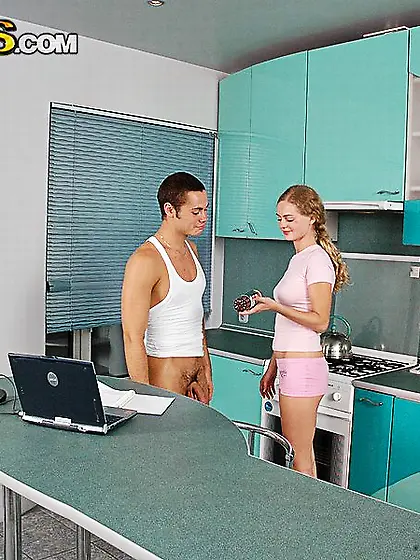 Stacked amateur girl plays with food while fucking her man