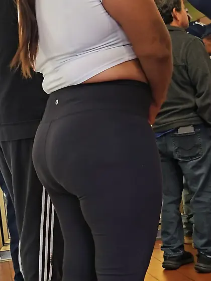 Ass bolivian on center commercial