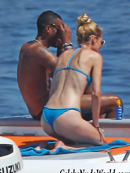 Bikini pics of Doutzen Kroe