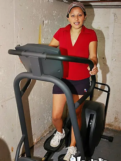 Fatty hooker decides exercise