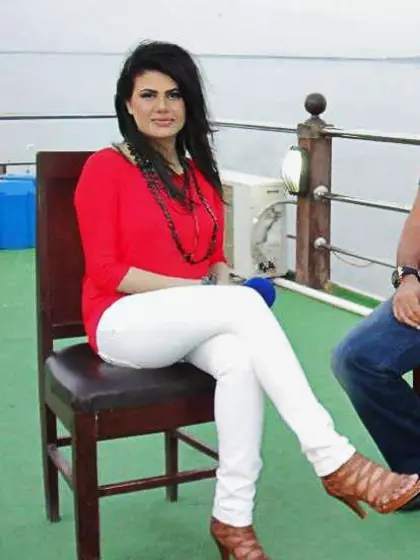 Sweet Muslim News Readers,  Who would you SCREW