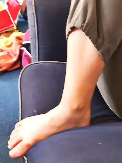 Photos volées des pieds d'Inès ma coloc lesbienn