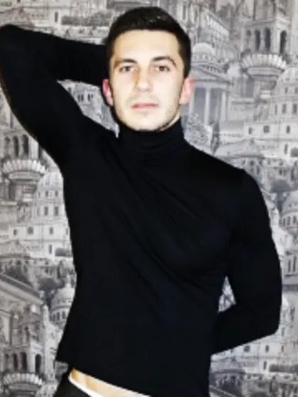 Brunette kester perform close