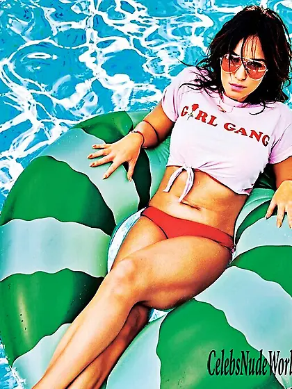 Vicky Pattison Chillaxing And Looking Seductive