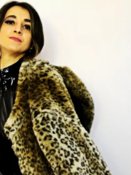 Brunette Misstresfleur.