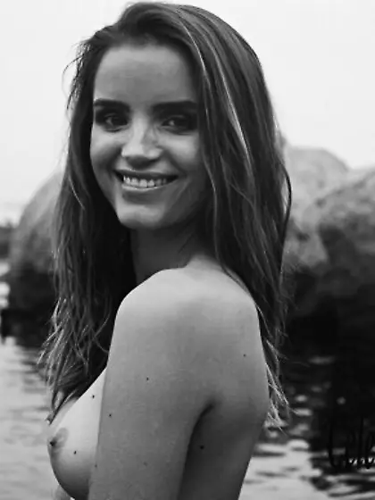 Naked pics of Roos van Montfort