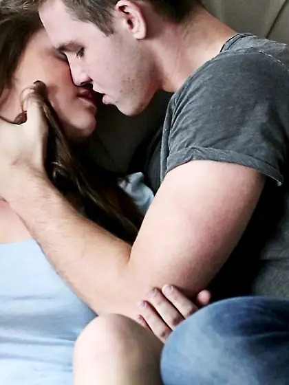 Jock gives it hard to his thick girlfriend