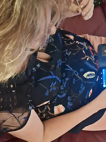 Mom cleavage creepshot