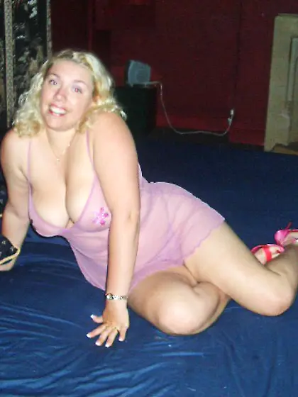 Curvy MILF Barby from United Kingdom