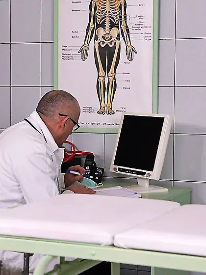 Kinky doctor makes pussy exam for bounded...