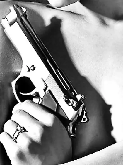 Femmes with gun ang knife