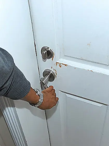 Alluring porn gal in pink rides a mean dick and gets a lovely fa