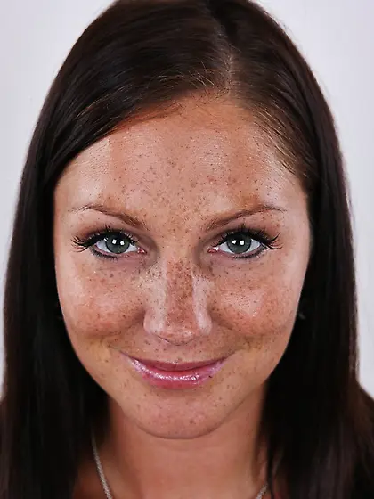 Shaped sexy brunette inviting