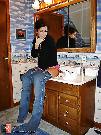 Teenagers Caught In Humid Upskirt