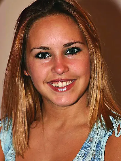 Juicy pussied Kayden Kross strips off her white skirt and black