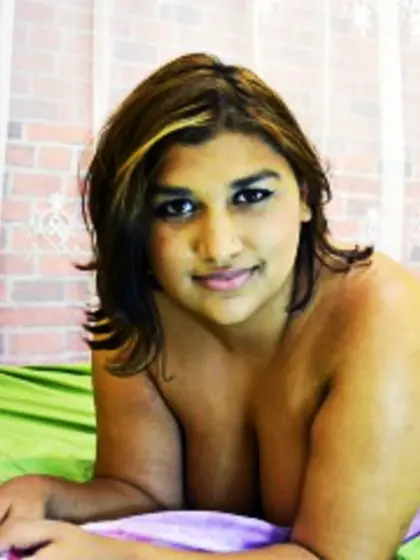 Brunette Teen Latifah Dancing.