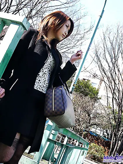 Asian sexy sweetie chick Yoko Idols is rolling on the bed in tin