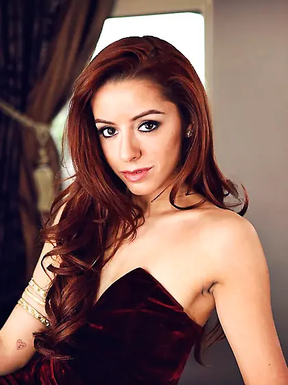 Red-haired stunner slowly sheds sexy layers 