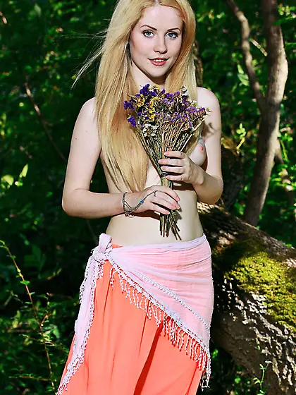 Gorgeous softcore teen Fay Love please everybody with hot naked