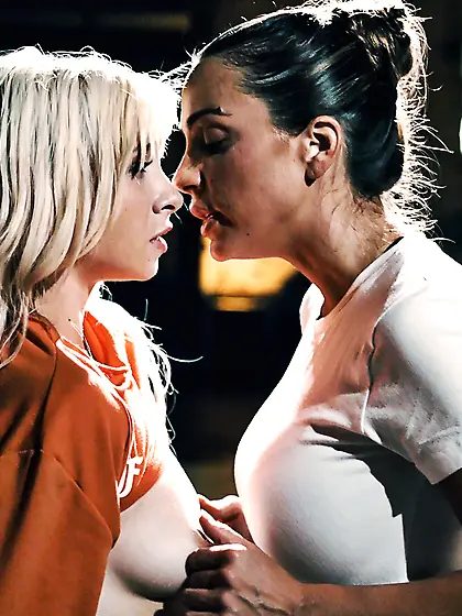 Abigail Mac pleases young blondie with her tongue and fingers