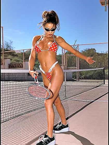 Hottie plays tennis in tiny lingerie set but later performs a st