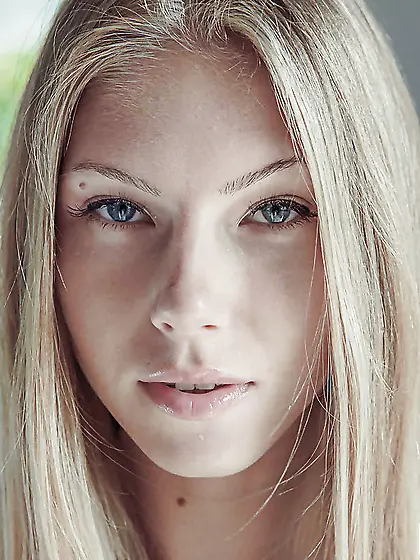 Russian babe Krystal Boyd gets in a big armchair and cums with t