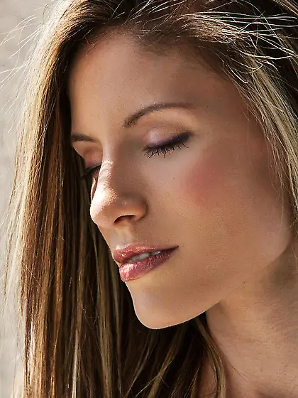 Delicious Donatella shows every nook and cranny of her slim figu