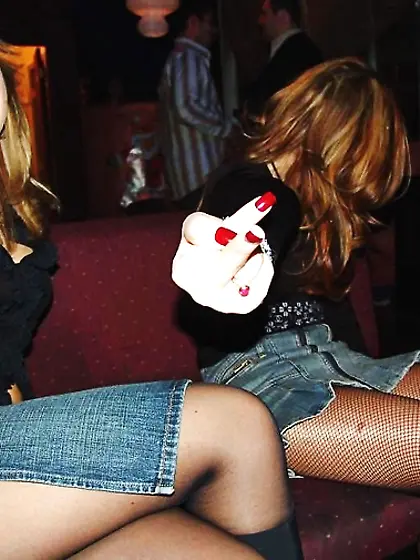 Nylon - upskirt - leg 24