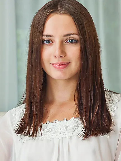 Shaved brunette honey Chanice proudly presents her angelic body